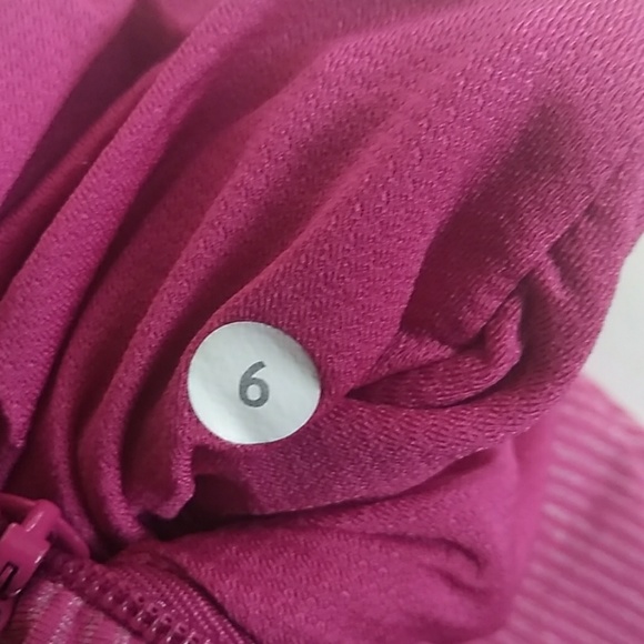 Lululemon Athletica Microstripe Ruched side Blouse - Picture 6 of 6